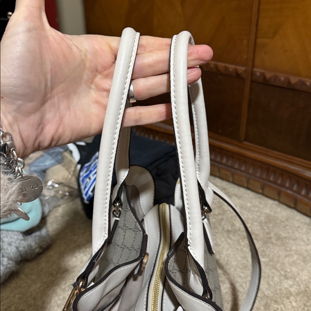 Elegant Beige Designer Handbag Nine West - Picture 3 of 5